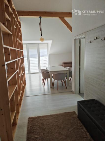 Ponúkam na prenájom LUXUSNÝ  zariadený 3 izbový byt blízko centra mesta Nové Zámky