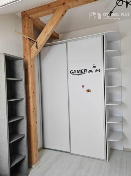 Ponúkam na prenájom LUXUSNÝ  zariadený 3 izbový byt blízko centra mesta Nové Zámky