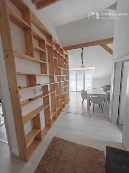 Ponúkam na prenájom LUXUSNÝ  zariadený 3 izbový byt blízko centra mesta Nové Zámky