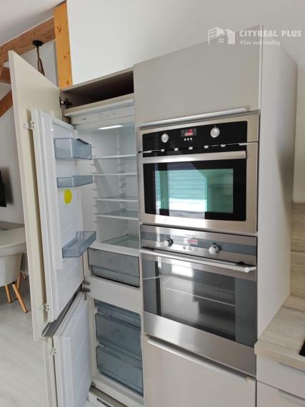 Ponúkam na prenájom LUXUSNÝ  zariadený 3 izbový byt blízko centra mesta Nové Zámky