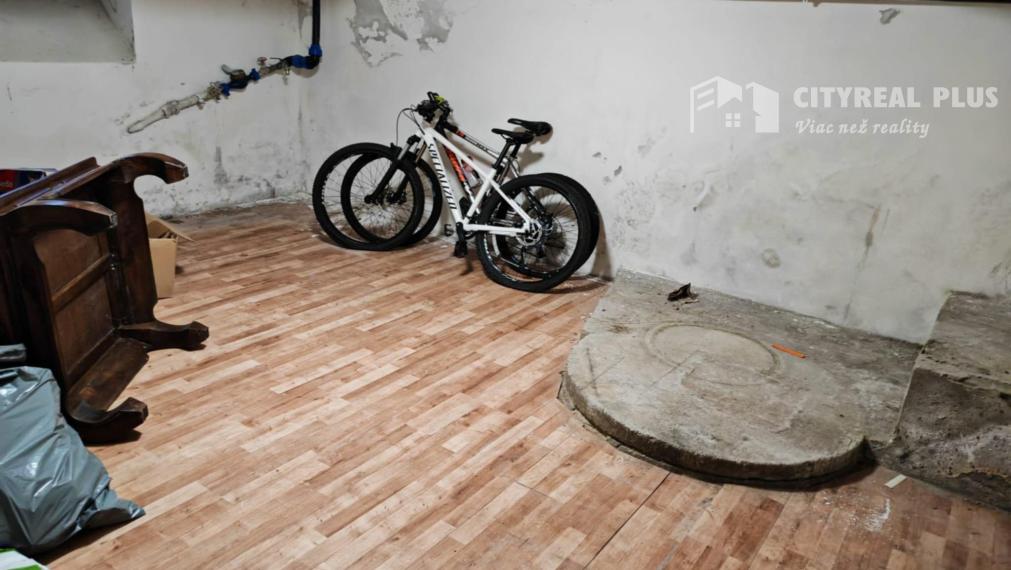 Ponúkam na prenájom LUXUSNÝ  zariadený 3 izbový byt blízko centra mesta Nové Zámky