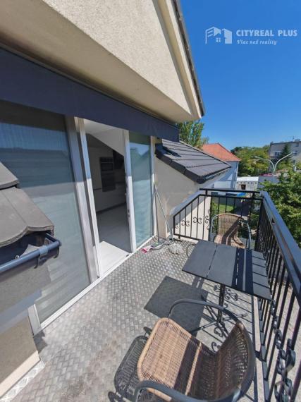 Ponúkam na prenájom LUXUSNÝ  zariadený 3 izbový byt blízko centra mesta Nové Zámky