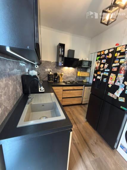 Predám prerobený TEHLOVÝ - 3 izbový byt uzavretým dvorom NZ