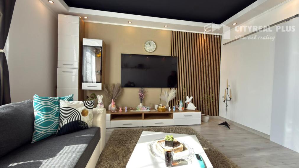 Predám prerobený TEHLOVÝ - 3 izbový byt uzavretým dvorom NZ