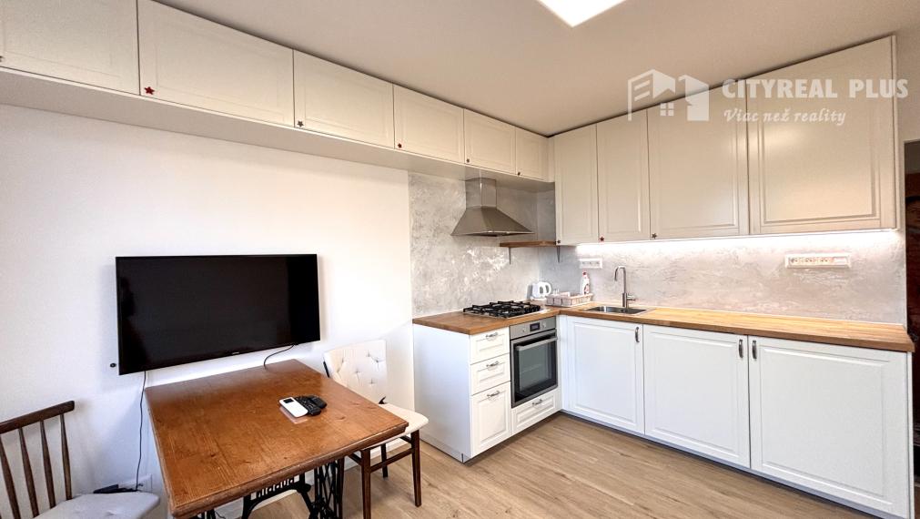 Ponúkame Vám na prenájom kompletne prerobený, 1 izbový byt vo vyhľadávanej lokalite v meste Nové Zámky