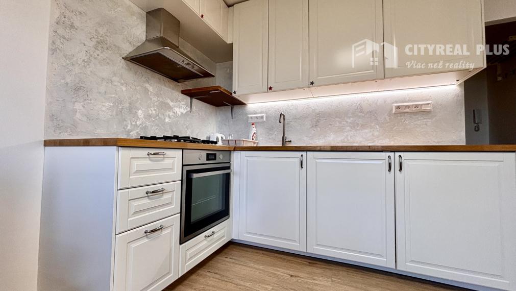 Ponúkame Vám na prenájom kompletne prerobený, 1 izbový byt vo vyhľadávanej lokalite v meste Nové Zámky