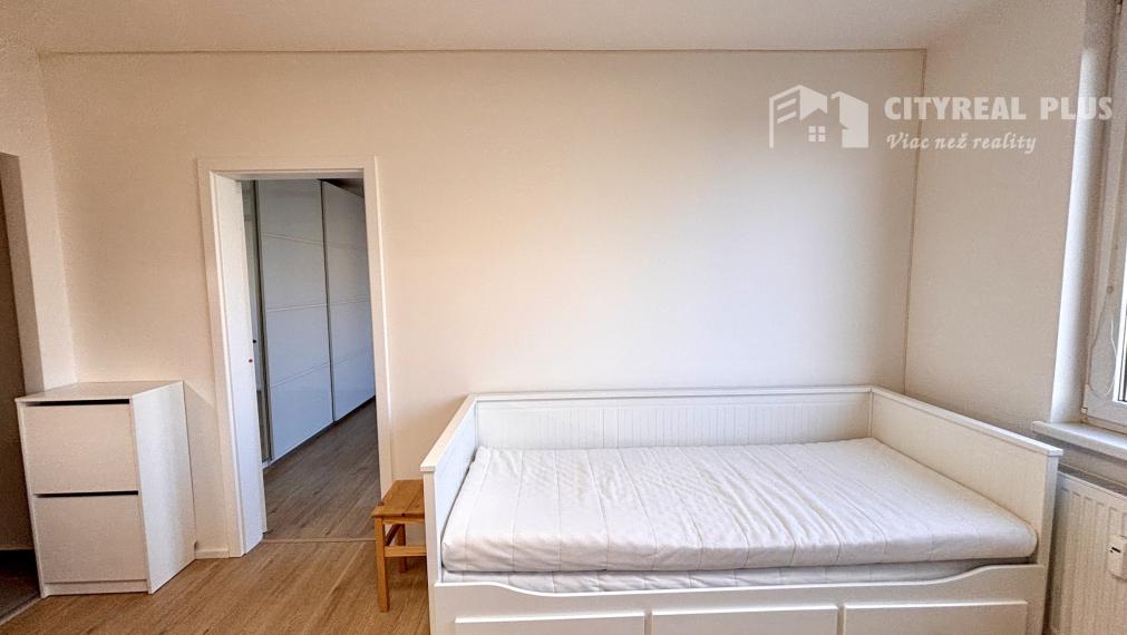 Ponúkame Vám na prenájom kompletne prerobený, 1 izbový byt vo vyhľadávanej lokalite v meste Nové Zámky