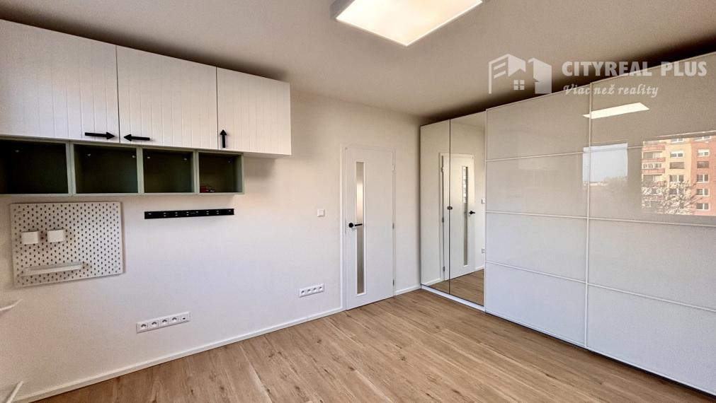 Ponúkame Vám na prenájom kompletne prerobený, 1 izbový byt vo vyhľadávanej lokalite v meste Nové Zámky