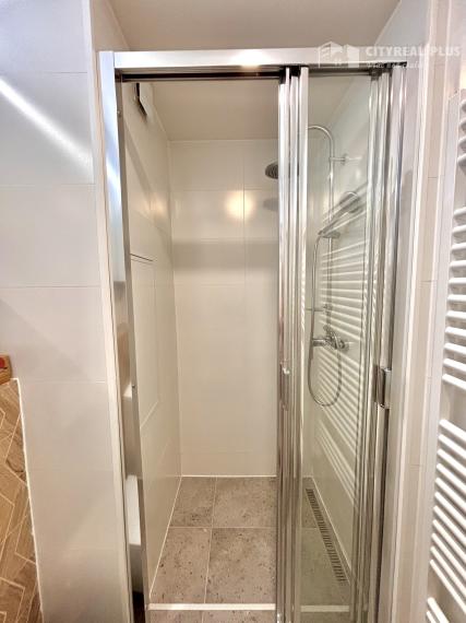 Ponúkame Vám na prenájom kompletne prerobený, 1 izbový byt vo vyhľadávanej lokalite v meste Nové Zámky