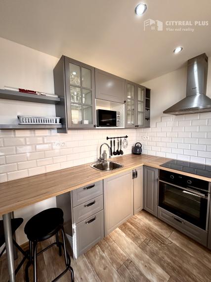 Ponúkame Vám na prenájom kompletne prerobený 2 izbový byt v Nových Zámkoch