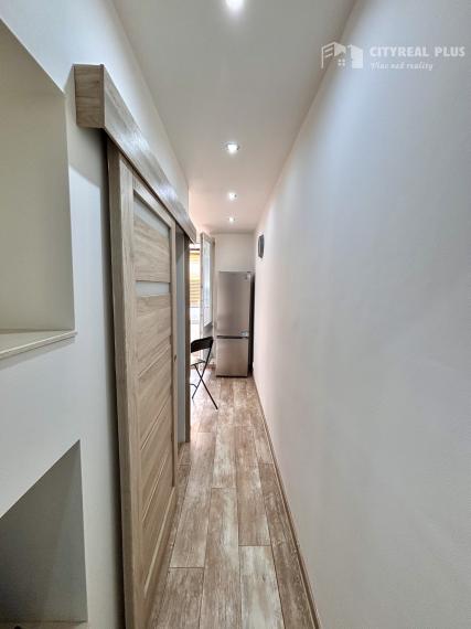 Ponúkame Vám na prenájom kompletne prerobený 2 izbový byt v Nových Zámkoch