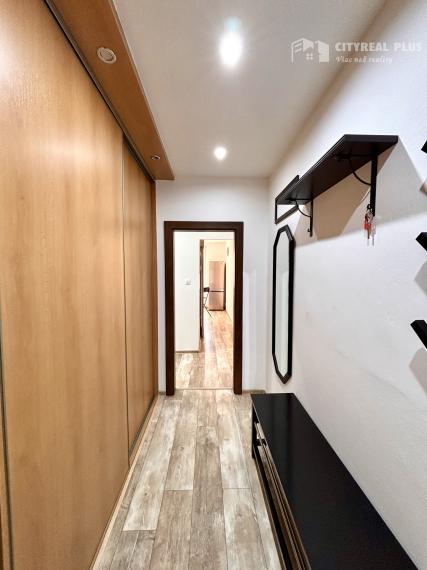 Ponúkame Vám na prenájom kompletne prerobený 2 izbový byt v Nových Zámkoch