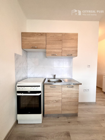 Ponúkame Vám na prenájom prerobený 1 izbový byt v Nových Zámkoch