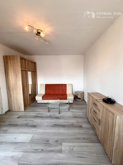 Ponúkame Vám na prenájom prerobený 1 izbový byt v Nových Zámkoch