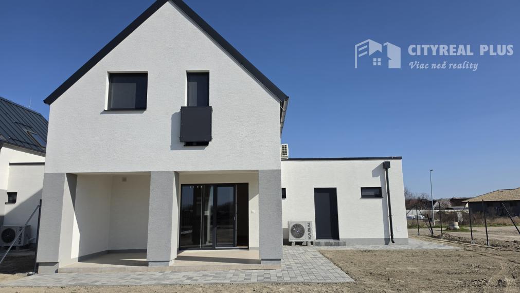 TOPP PONUKA !Ponúkam na predaj rodinný dom v radovej zástavbe v meste Kolárovo