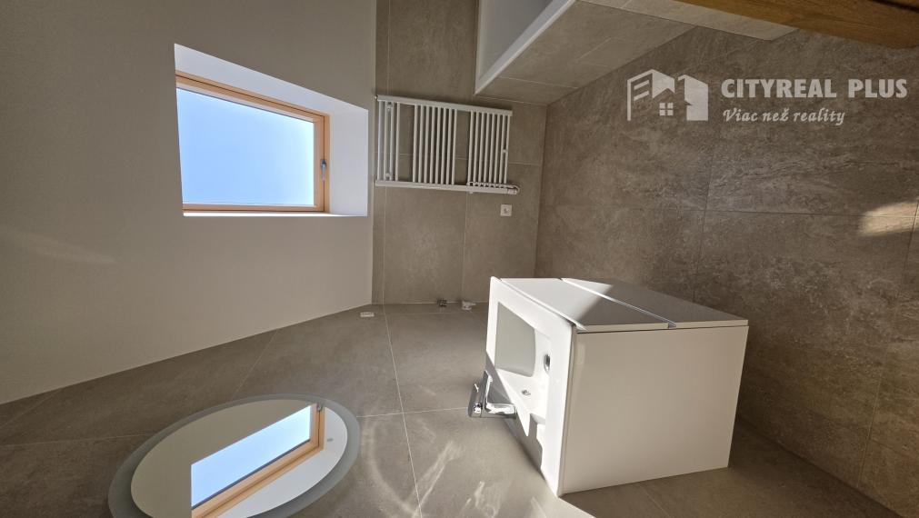 TOPP PONUKA !Ponúkam na predaj rodinný dom v radovej zástavbe v meste Kolárovo