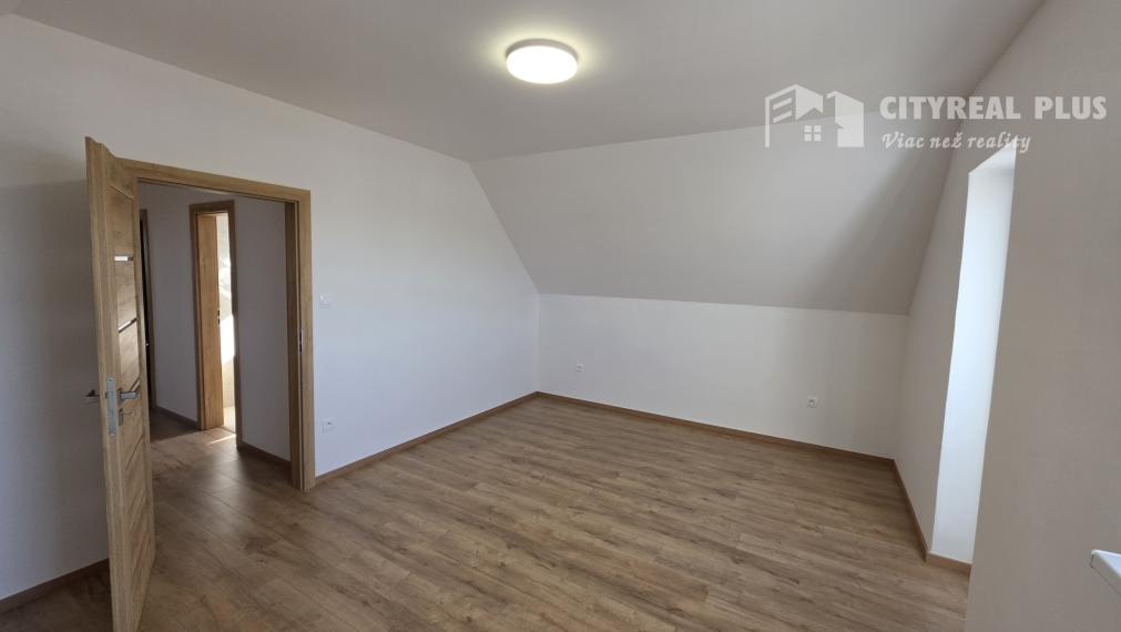 TOPP PONUKA !Ponúkam na predaj rodinný dom v radovej zástavbe v meste Kolárovo