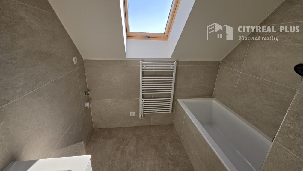 TOPP PONUKA !Ponúkam na predaj rodinný dom v radovej zástavbe v meste Kolárovo