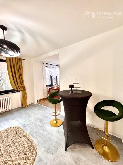 Ponúkame Vám na prenájom kompletne prerobený, krásny 3 izbový byt v centre mesta Nové Zámky