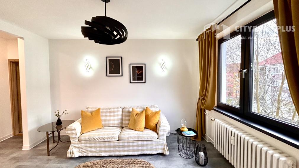 Ponúkame Vám na prenájom kompletne prerobený, krásny 3 izbový byt v centre mesta Nové Zámky