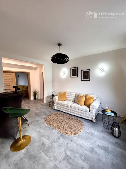 Ponúkame Vám na prenájom kompletne prerobený, krásny 3 izbový byt v centre mesta Nové Zámky