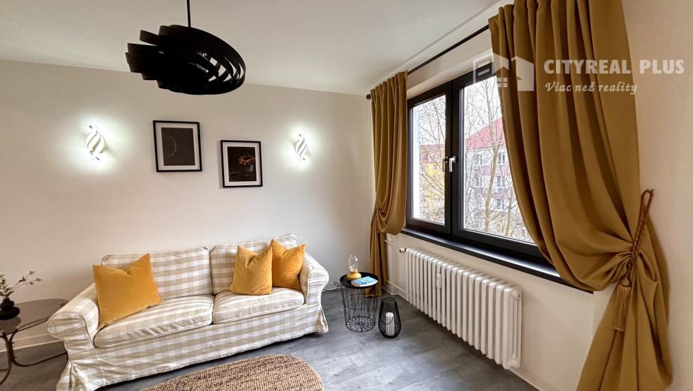 Ponúkame Vám na prenájom kompletne prerobený, krásny 3 izbový byt v centre mesta Nové Zámky