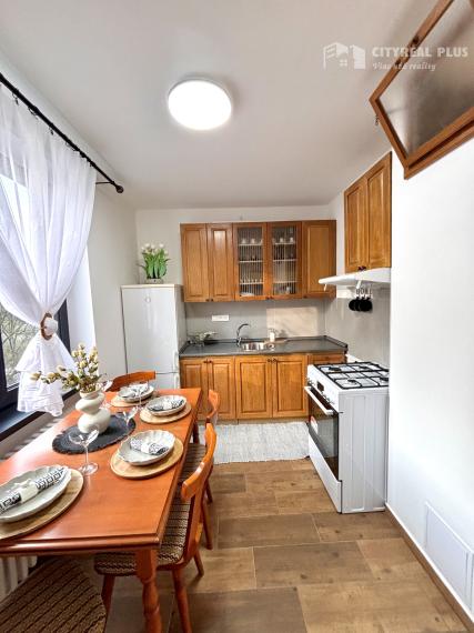 Ponúkame Vám na prenájom kompletne prerobený, krásny 3 izbový byt v centre mesta Nové Zámky