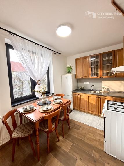 Ponúkame Vám na prenájom kompletne prerobený, krásny 3 izbový byt v centre mesta Nové Zámky