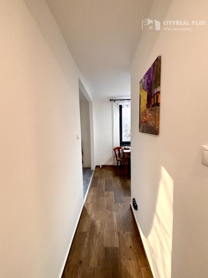 Ponúkame Vám na prenájom kompletne prerobený, krásny 3 izbový byt v centre mesta Nové Zámky