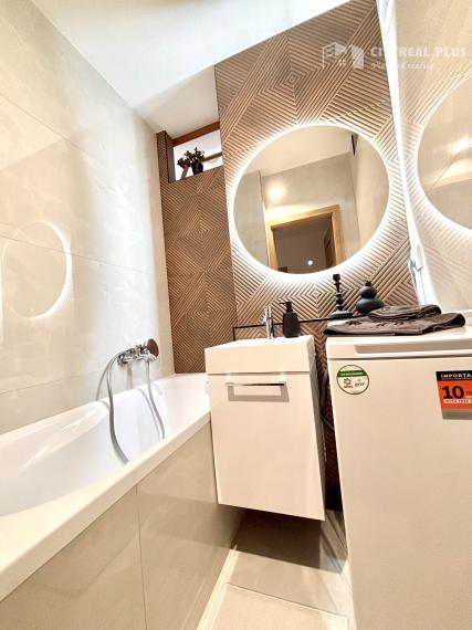 Ponúkame Vám na prenájom kompletne prerobený, krásny 3 izbový byt v centre mesta Nové Zámky