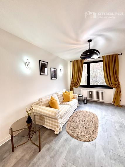 Ponúkame Vám na prenájom kompletne prerobený, krásny 3 izbový byt v centre mesta Nové Zámky