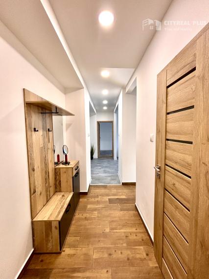 Ponúkame Vám na prenájom kompletne prerobený, krásny 3 izbový byt v centre mesta Nové Zámky