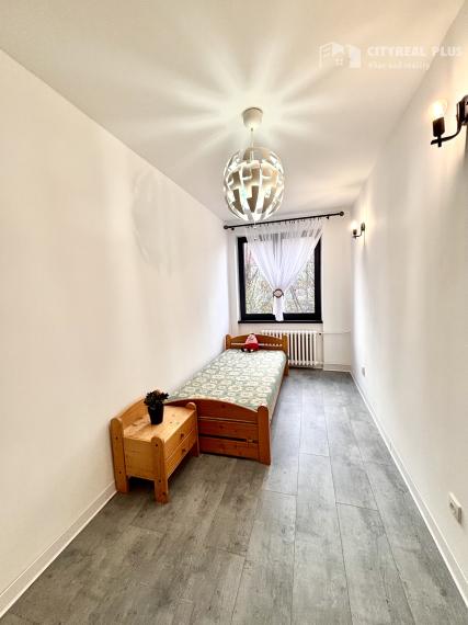 Ponúkame Vám na prenájom kompletne prerobený, krásny 3 izbový byt v centre mesta Nové Zámky