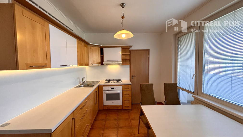 Ponúkame Vám na prenájom 2 izbový byt v meste Nové Zámky