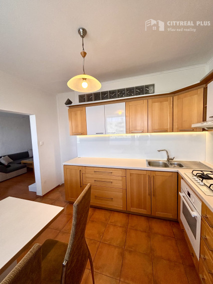 Ponúkame Vám na prenájom 2 izbový byt v meste Nové Zámky