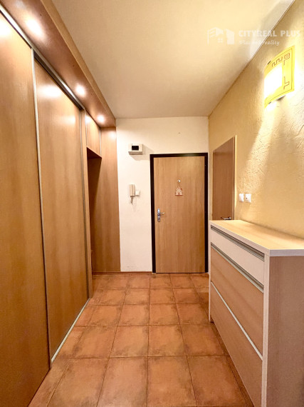 Ponúkame Vám na prenájom 2 izbový byt v meste Nové Zámky