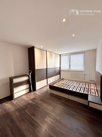 Ponúkame Vám na prenájom 2 izbový byt v meste Nové Zámky