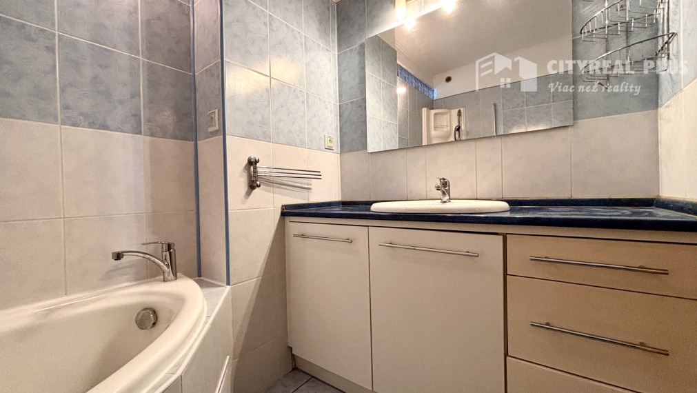 Ponúkame Vám na prenájom 2 izbový byt v meste Nové Zámky