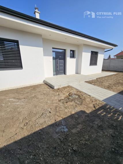 Na predaj 4 izbová moderná novostavba 15 km od Komárna obec VIRT