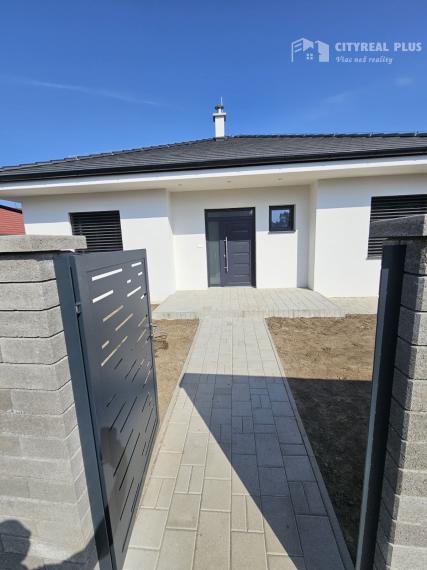 Na predaj 4 izbová moderná novostavba 15 km od Komárna obec VIRT