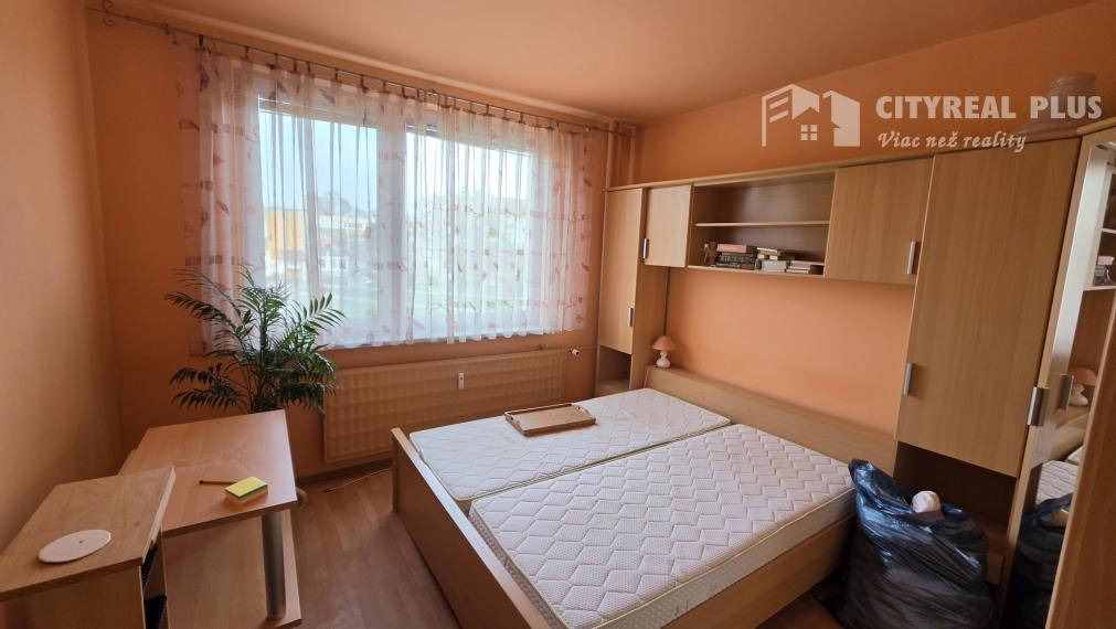 Predán 4- izbový byt 100m2  JUH Nové Zámky