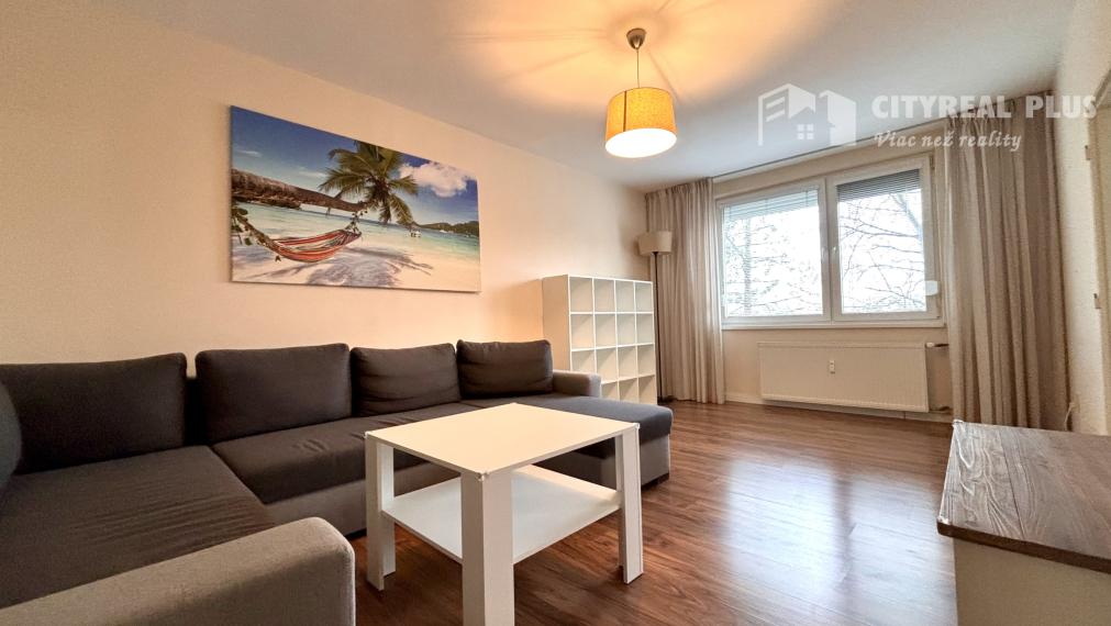 Ponúkame Vám na predaj kompletne prerobený, veľký  3 izbový byt v Nových Zámkoch!