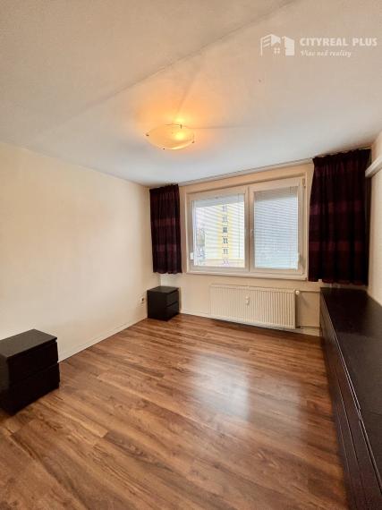 Ponúkame Vám na predaj kompletne prerobený, veľký  3 izbový byt v Nových Zámkoch!