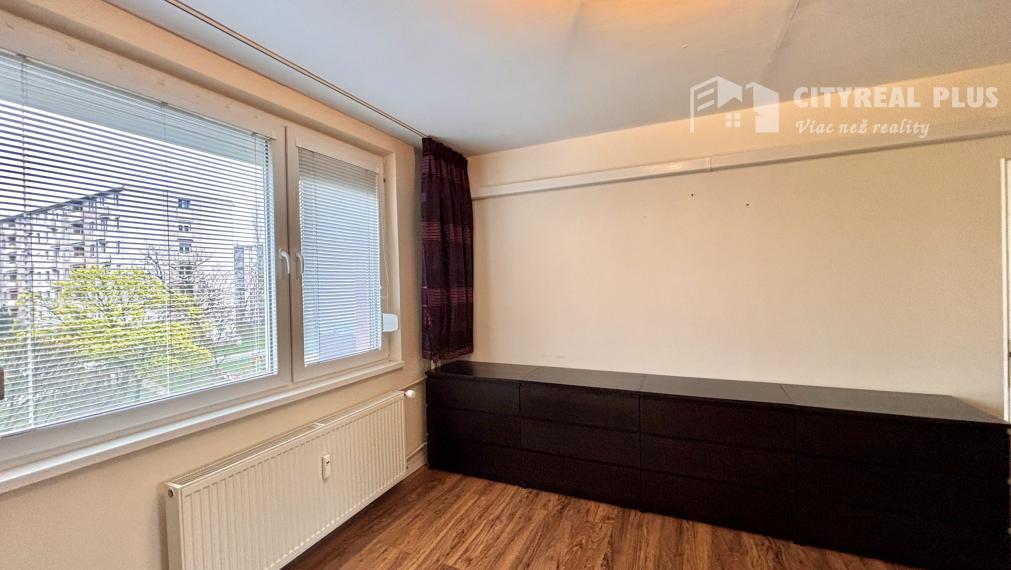 Ponúkame Vám na predaj kompletne prerobený, veľký  3 izbový byt v Nových Zámkoch!