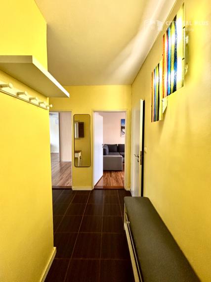 Ponúkame Vám na predaj kompletne prerobený, veľký  3 izbový byt v Nových Zámkoch!