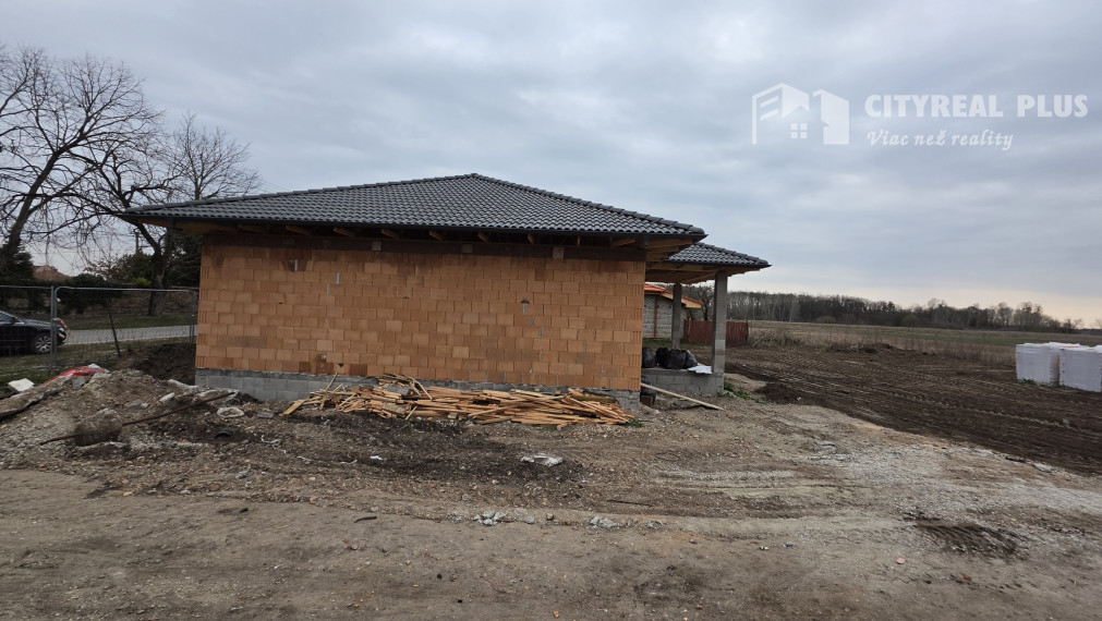 Ponúkam na predaj 4 izbovú NOVOSTAVBU  2km od NZ/ ANDOVCE