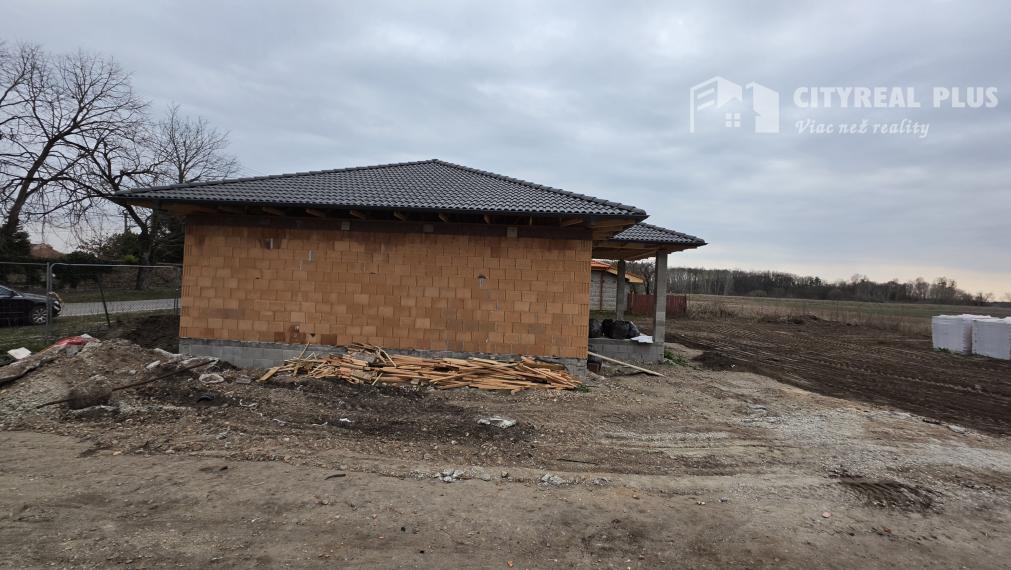 NOVINKA Ponúkam na predaj 4 izbovú NOVOSTAVBU v obci ANDOVCE