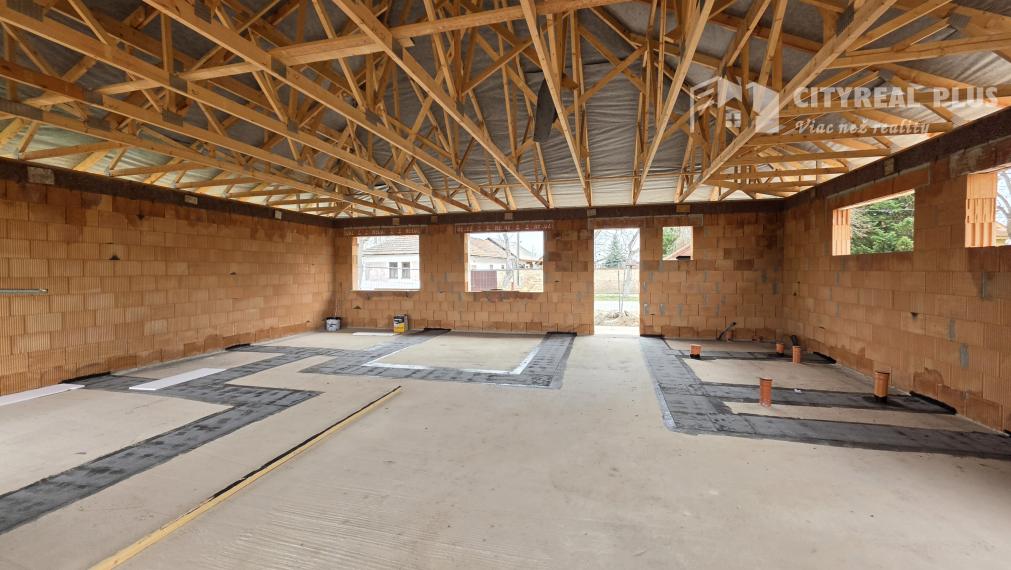 NOVINKA Ponúkam na predaj 4 izbovú NOVOSTAVBU v obci ANDOVCE