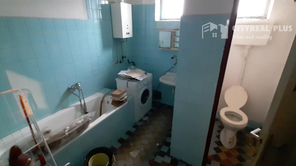 Predám poschodový Rodinný dom v obci Tvrdošovce