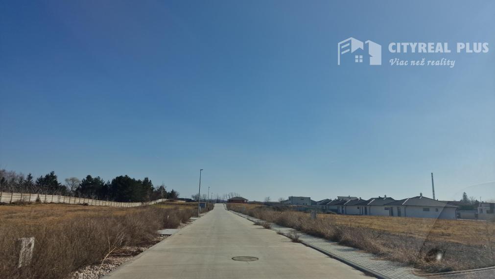 NOVINKA Predám stavebný pozemok 600 m2 v novej štvrti Nové Zámky